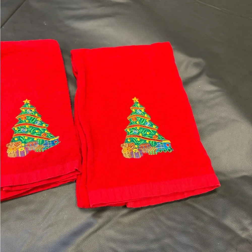Vibrant Holiday Hand Towels with Christmas Tree Design